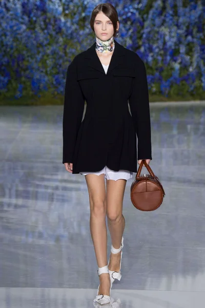 Look 12
